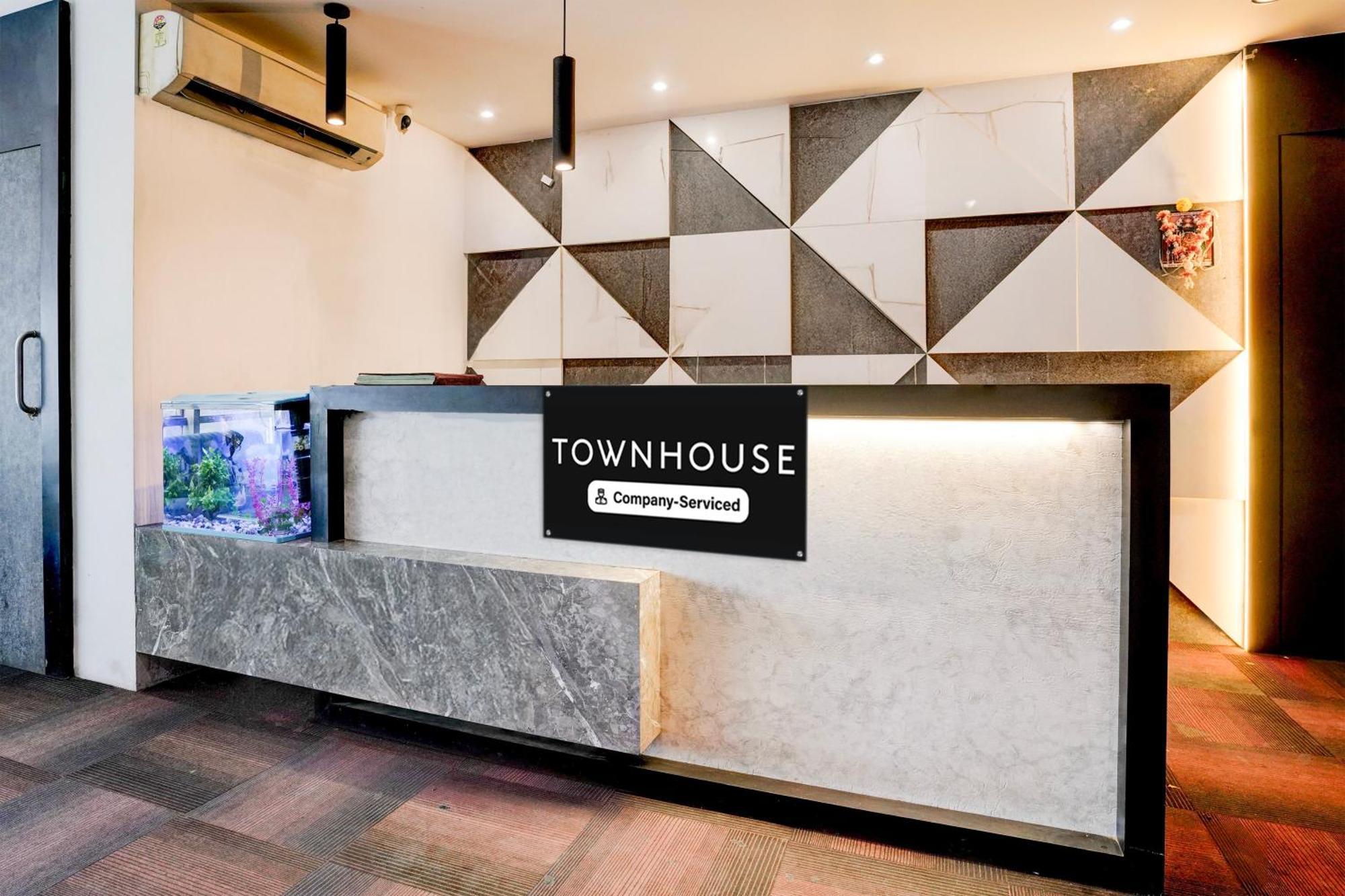 Super Townhouse Pbg Mall Vashi Turambhe Екстериор снимка