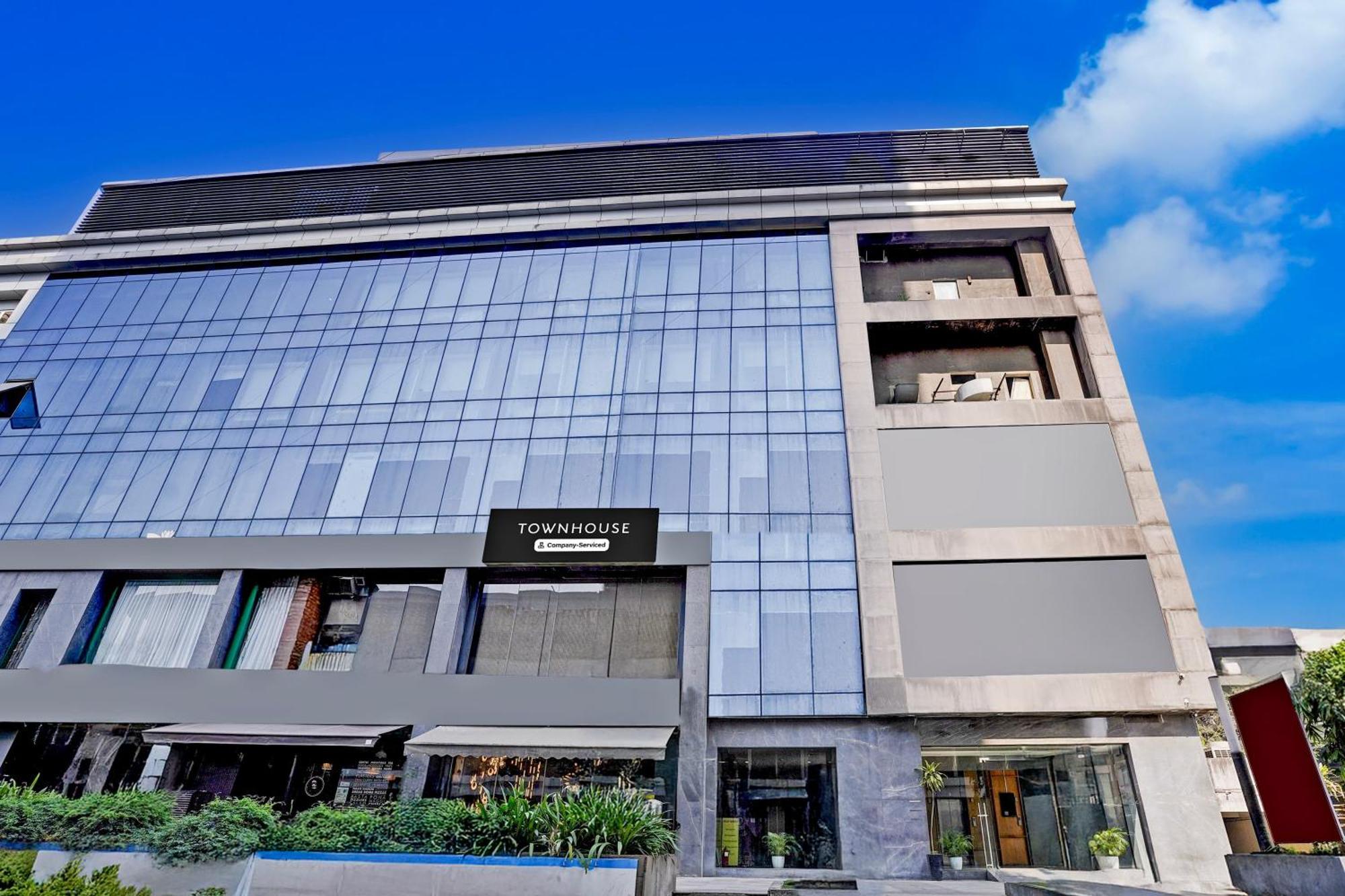 Super Townhouse Pbg Mall Vashi Turambhe Екстериор снимка