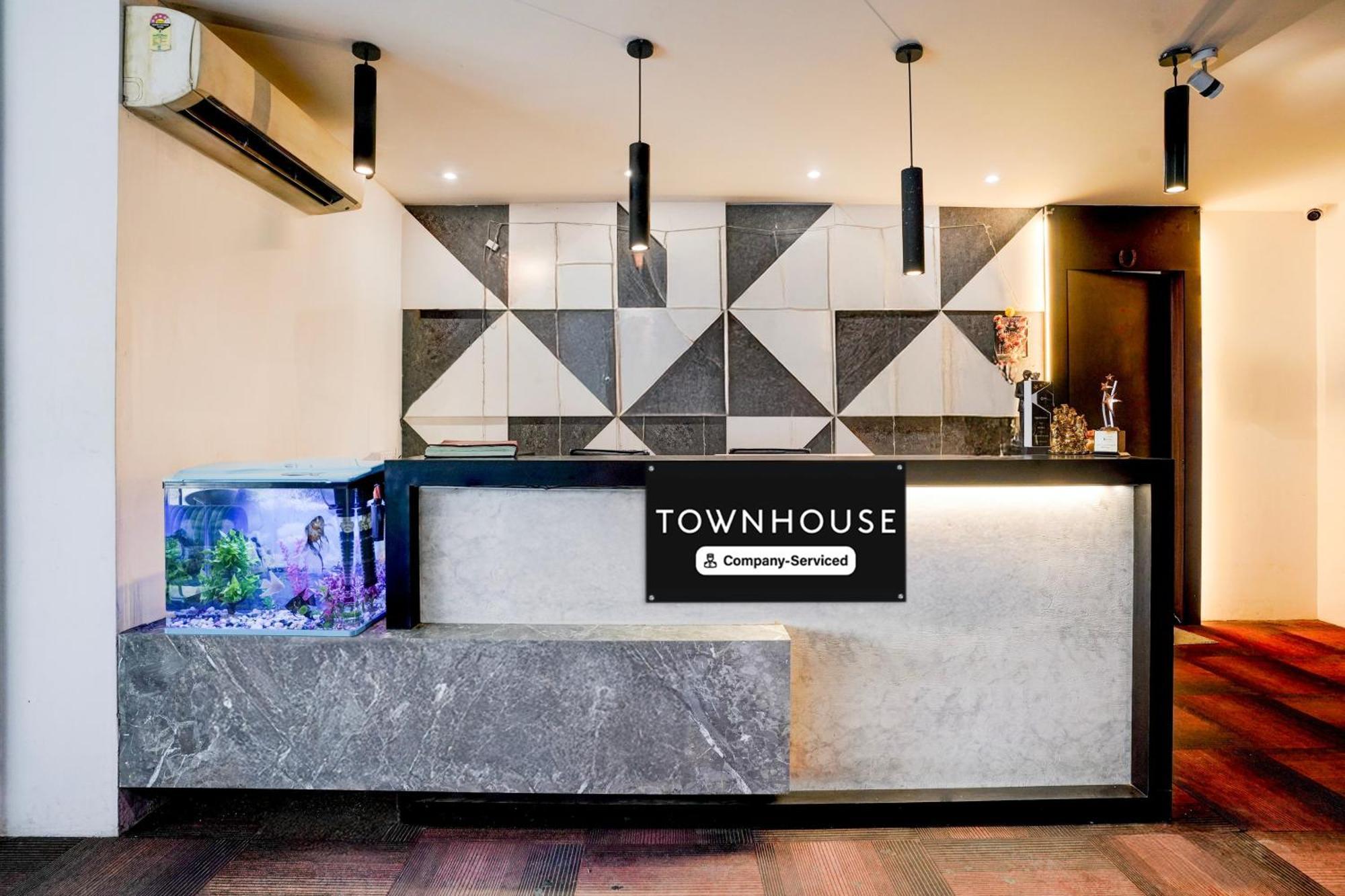 Super Townhouse Pbg Mall Vashi Turambhe Екстериор снимка