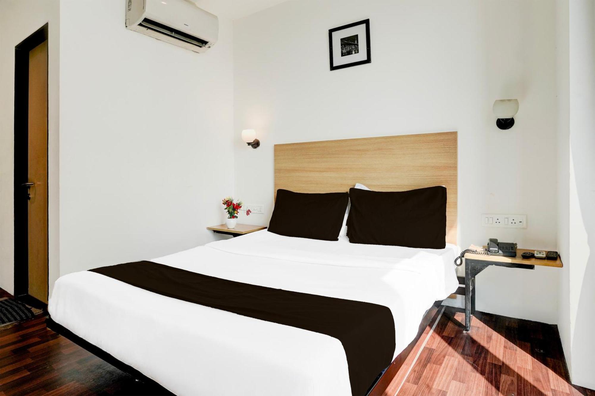 Super Townhouse Pbg Mall Vashi Turambhe Екстериор снимка